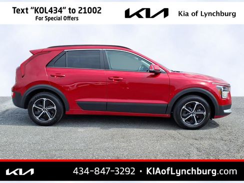 Used 2025 Kia Niro EX FWD image 3