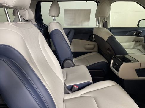 New 2026 Kia Carnival EX FWD image 16