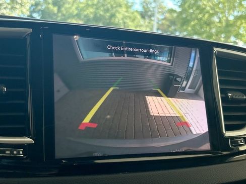 Used 2022 Chrysler Pacifica Touring-L FWD image 23