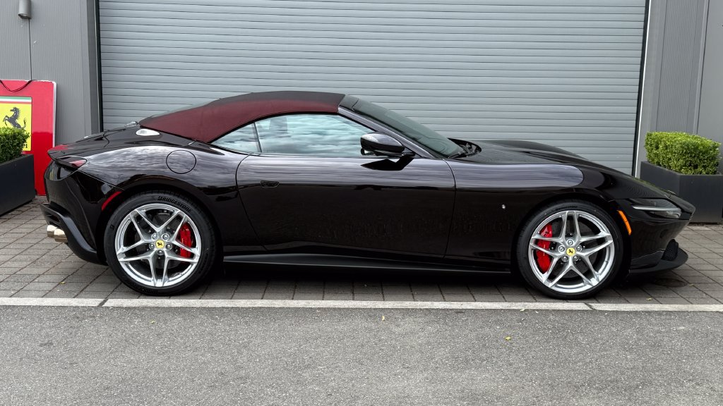 Used 2026 Ferrari Roma Spider RWD image 17