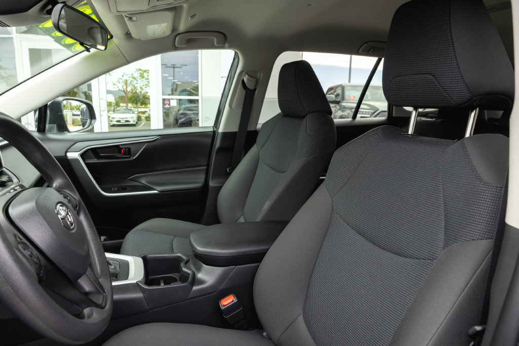 Certified 2025 Toyota RAV4 LE FWD image 11