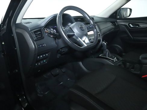 Used 2019 Nissan Rogue SV w/ Premium Package image 18