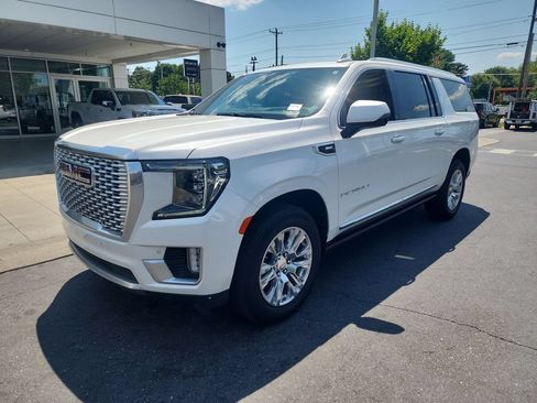 Certified 2023 GMC Yukon XL Denali AWD/4WD image 4