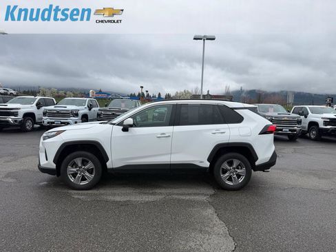 Used 2022 Toyota RAV4 XLE image 4