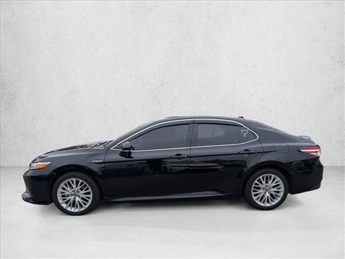 Used 2020 Toyota Camry XLE FWD image 9