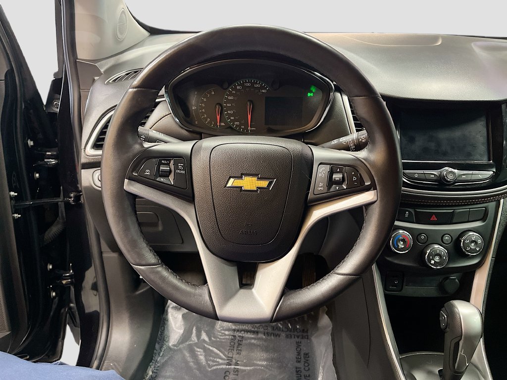 Used 2022 Chevrolet Trax LT w/ Premium Seat Package AWD/4WD image 11