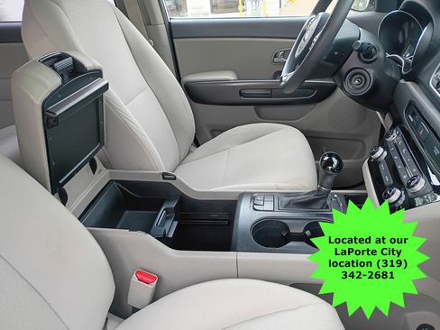 Used 2016 Kia Sedona L image 9