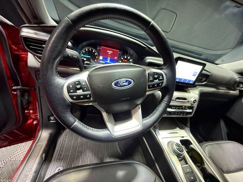 Used 2023 Ford Explorer XLT w/ Equipment Group 202A AWD/4WD image 9