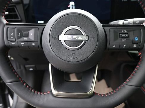 Used 2025 Nissan Kicks SR w/ SR Premium Package FWD image 22