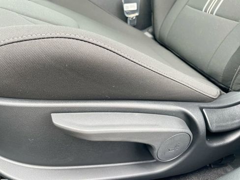 New 2025 Hyundai Elantra SEL image 37