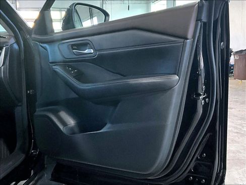 Used 2023 Nissan Rogue SV w/ SV Premium Package image 12