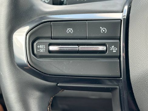 Certified 2024 GMC Canyon AT4 w/ AT4 Premium Package AWD/4WD image 27