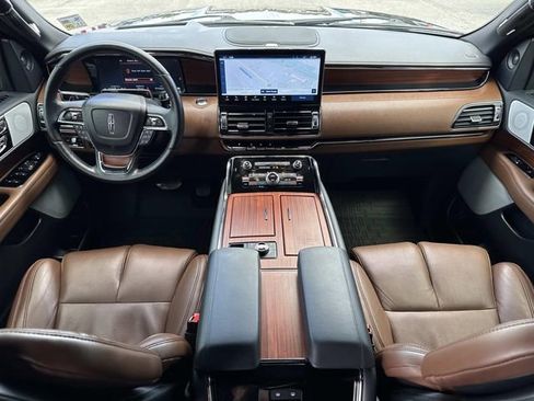 Certified 2024 Lincoln Navigator L Reserve image 21