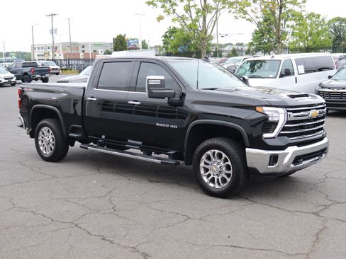 Used 2024 Chevrolet Silverado 2500 LTZ AWD/4WD image 2
