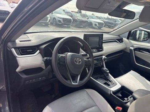 Used 2021 Toyota RAV4 XLE Premium AWD/4WD image 5