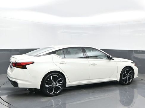 Used 2025 Nissan Altima 2.5 SR w/ SR Premium Package FWD image 6
