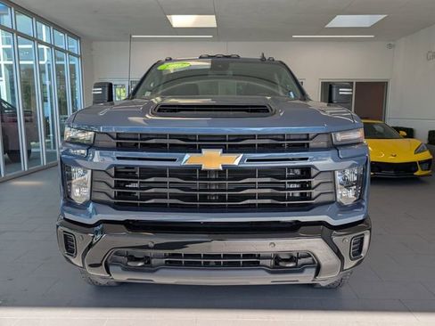Used 2025 Chevrolet Silverado 2500 Custom w/ Custom Value Package image 2