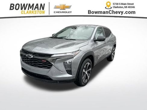 Certified 2024 Chevrolet Trax RS w/ Driver Confidence Package image 1