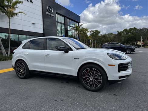 Used 2024 Porsche Cayenne S image 7