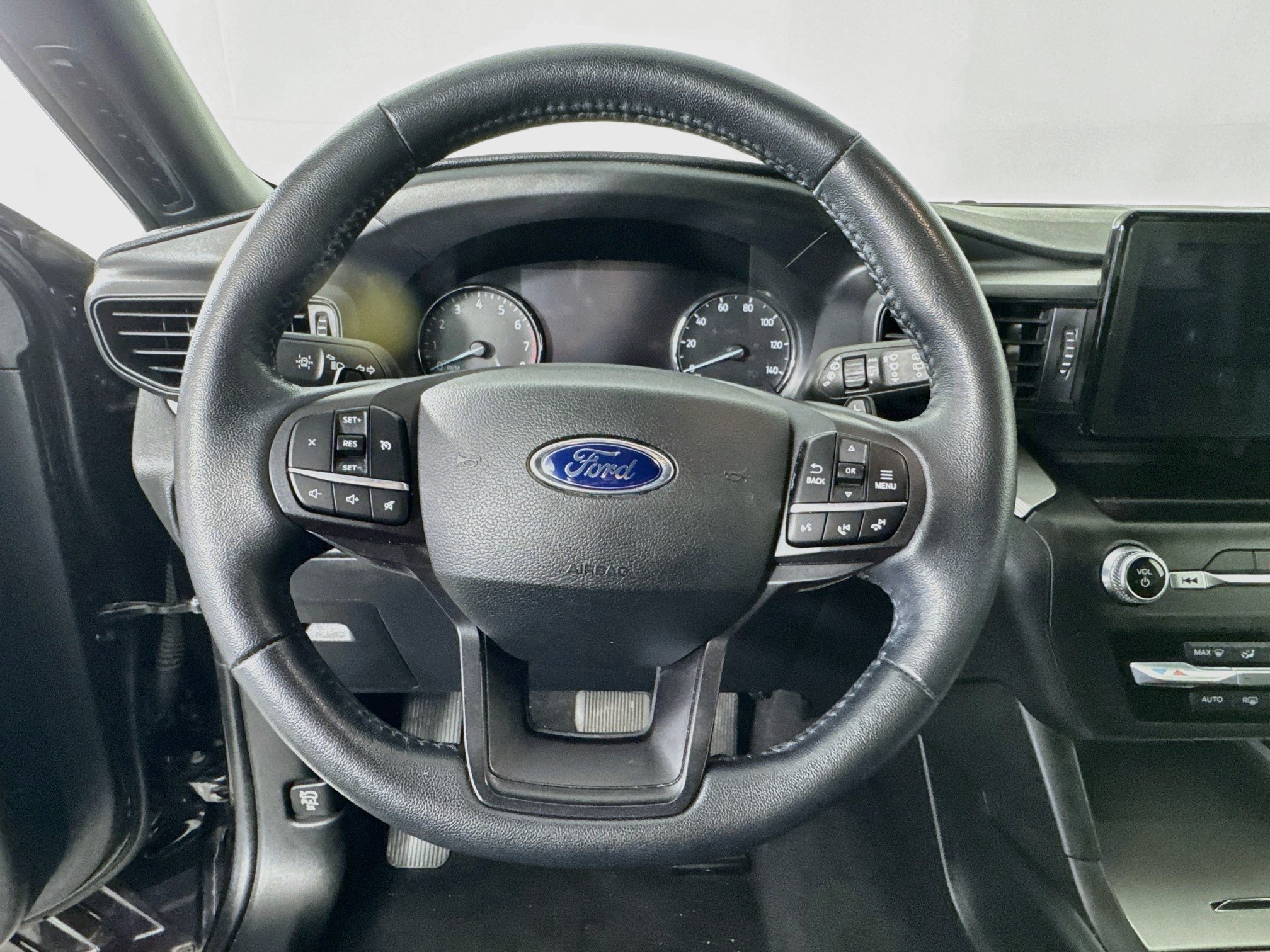Used 2020 Ford Explorer XLT AWD/4WD image 11