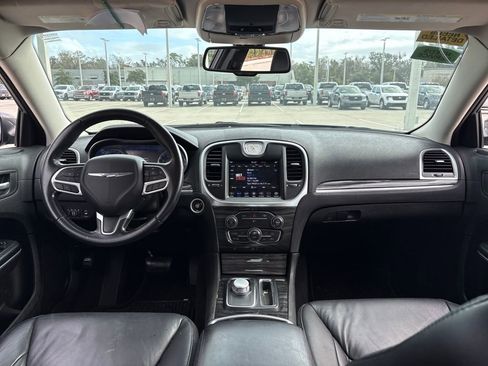 Used 2019 Chrysler 300 Touring L w/ Quick Order Package 22F image 7