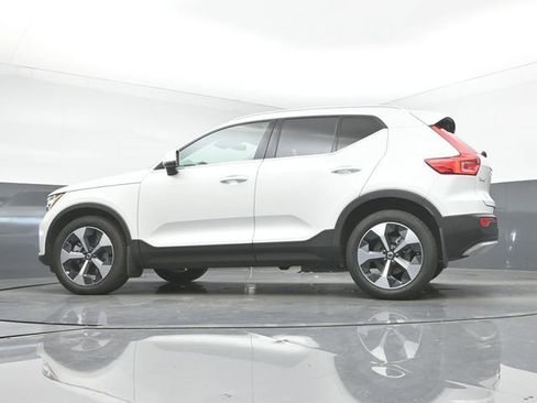 Used 2023 Volvo XC40 B4 Plus w/ Protection Package Premier image 39