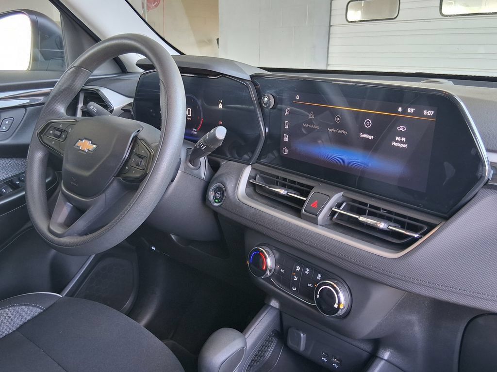 Used 2024 Chevrolet TrailBlazer LS w/ LS Convenience Package FWD image 17
