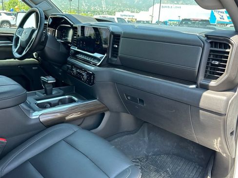Used 2023 Chevrolet Silverado 1500 LT Trail Boss w/ LT Trail Boss Premium Package AWD/4WD image 8