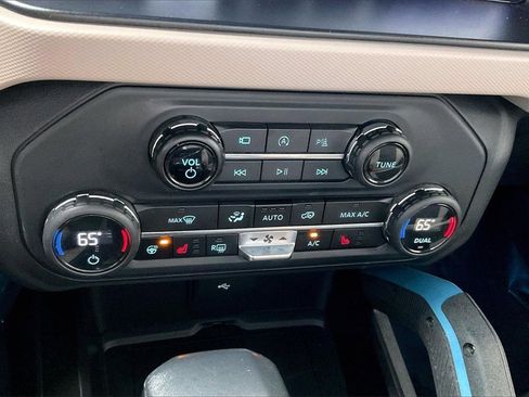 Used 2023 Ford Bronco Wildtrak image 30