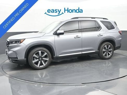 Used 2025 Honda Pilot Touring image 4