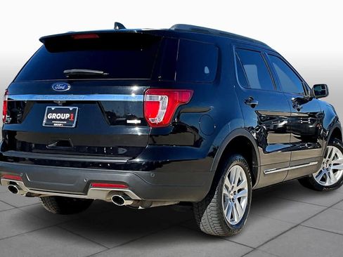 Used 2019 Ford Explorer XLT image 12