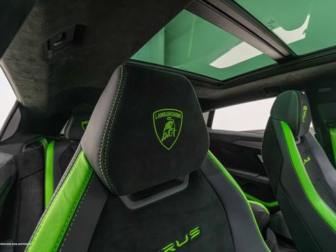 Used 2024 Lamborghini Urus Performante AWD/4WD image 25