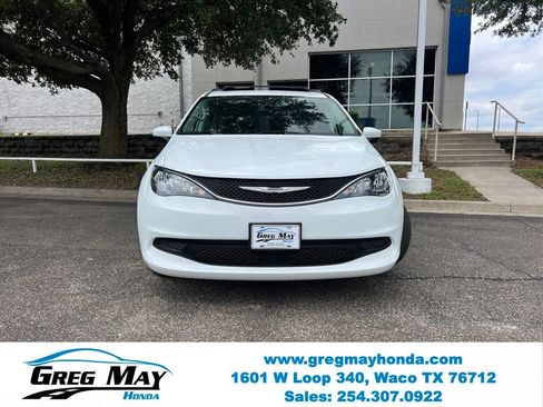 Used 2021 Chrysler Voyager Lxi FWD image 2