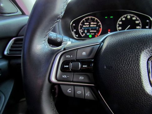 Used 2018 Honda Accord Touring image 25