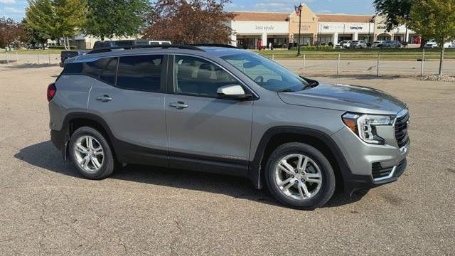 Certified 2023 GMC Terrain SLE w/ Driver Convenience Package AWD/4WD image 2