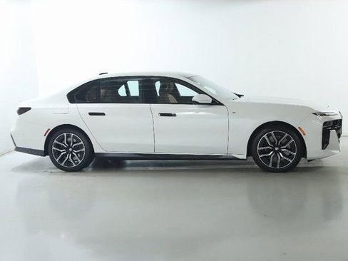 Used 2025 BMW 740i xDrive image 11