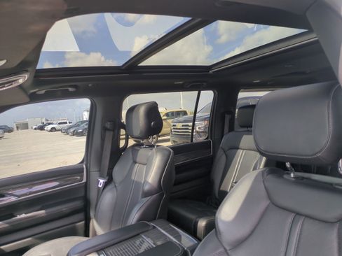 Used 2022 Jeep Wagoneer Series III w/ Premium Group I image 22