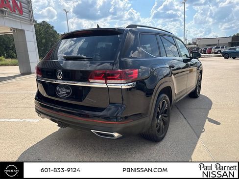 Used 2023 Volkswagen Atlas SE w/ Black Wheel Package FWD image 6