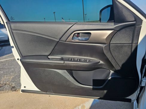 Used 2017 Honda Accord Sport image 11