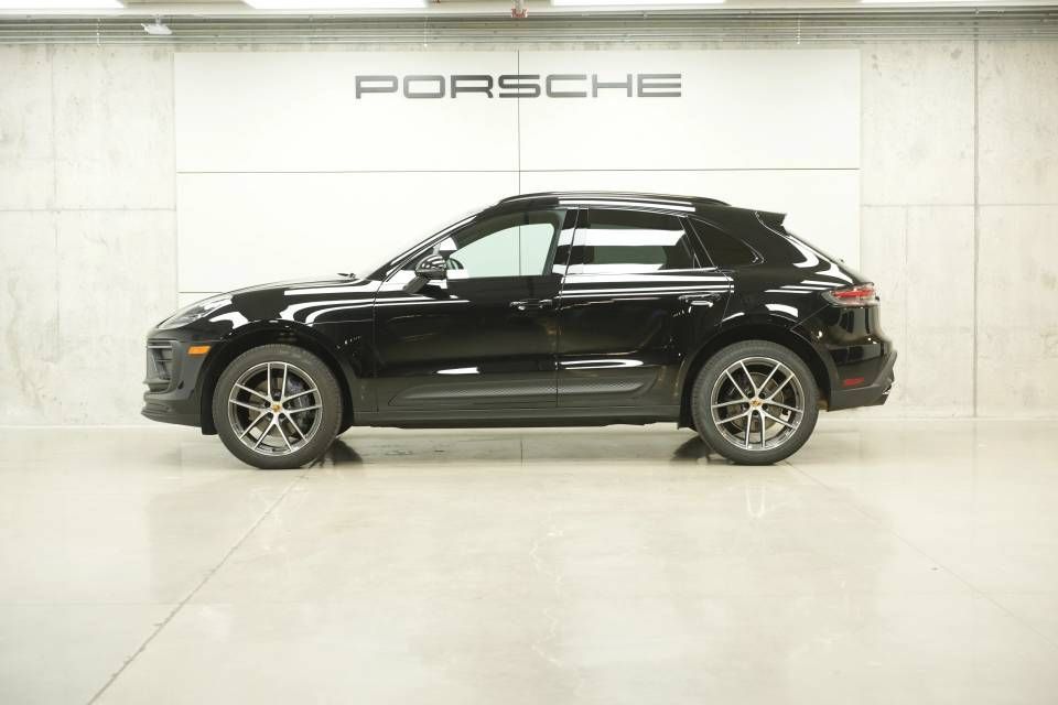 Certified 2026 Porsche Macan AWD/4WD image 2