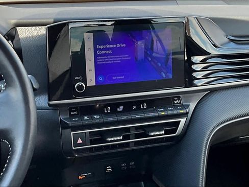 Used 2025 Toyota Camry SE image 7