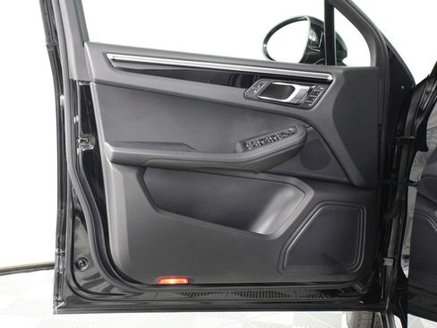 Certified 2023 Porsche Macan AWD/4WD image 20