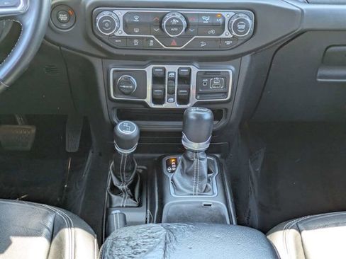 Used 2018 Jeep Wrangler Unlimited Sahara w/ LED Lighting Group AWD/4WD image 19