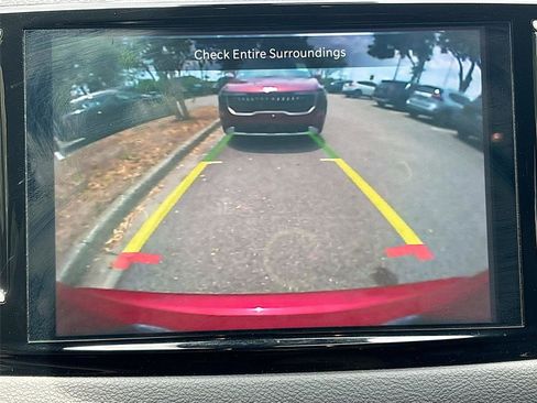 Used 2025 Chrysler Pacifica Select FWD image 13