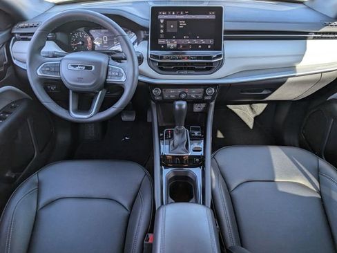 Used 2025 Jeep Compass Limited image 9