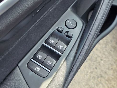 Used 2020 BMW 530e w/ Premium Package image 21