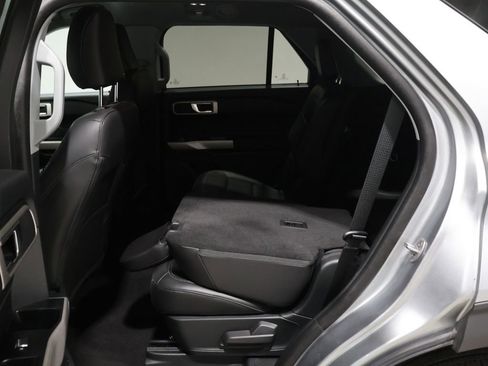 Used 2024 Ford Explorer XLT w/ Equipment Group 202A image 18