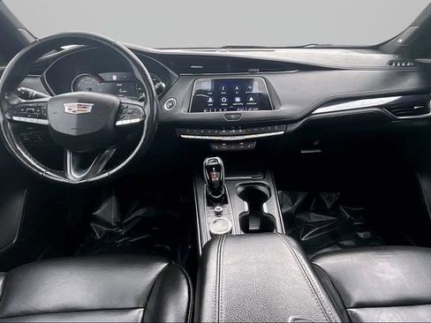 Used 2022 Cadillac XT4 Luxury w/ Cold Weather Package AWD/4WD image 14