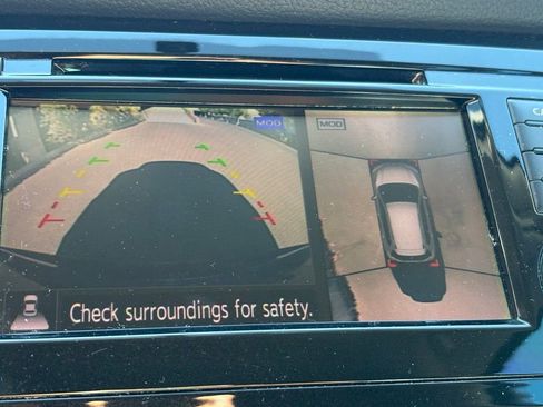 Used 2018 Nissan Rogue SV w/ Premium Package FWD image 14