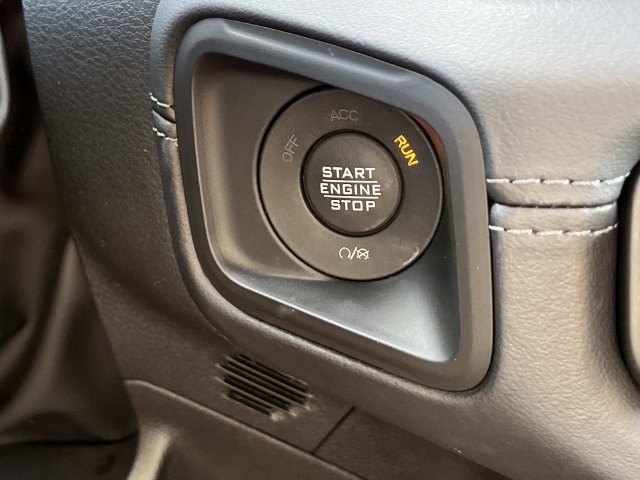Certified 2026 Jeep Gladiator Mojave AWD/4WD image 33